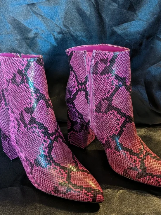 BCBGeneration Briel Ankle Boot in Pink Snake Size 9.5M NIB MSRP $139 - Picture 2 of 8